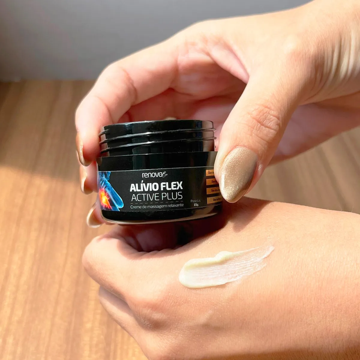 Creme Alívio Flex Active Plus - Aplicação no Braço
