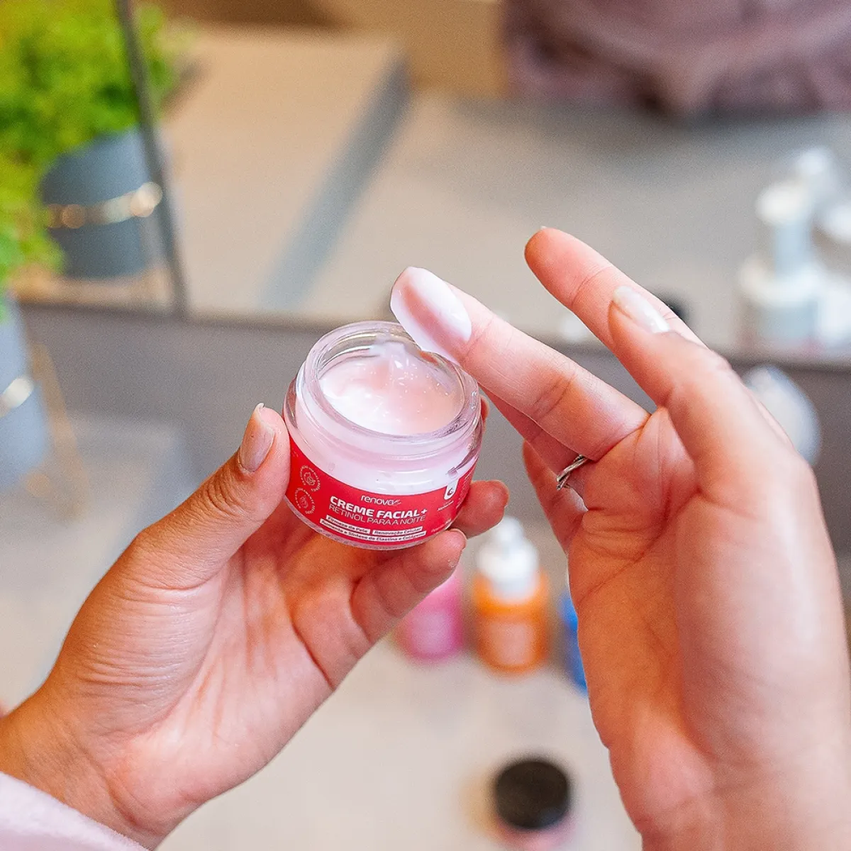 Creme Facial com Retinol Hialurônico